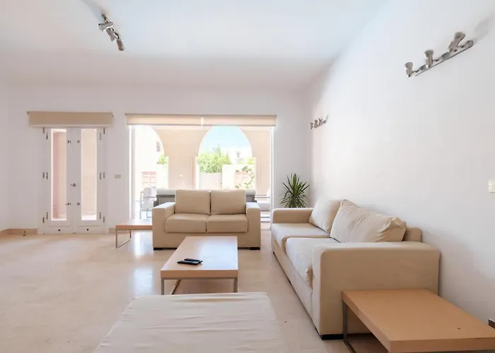 2br New Marina Retreat • Private Pool Apartment