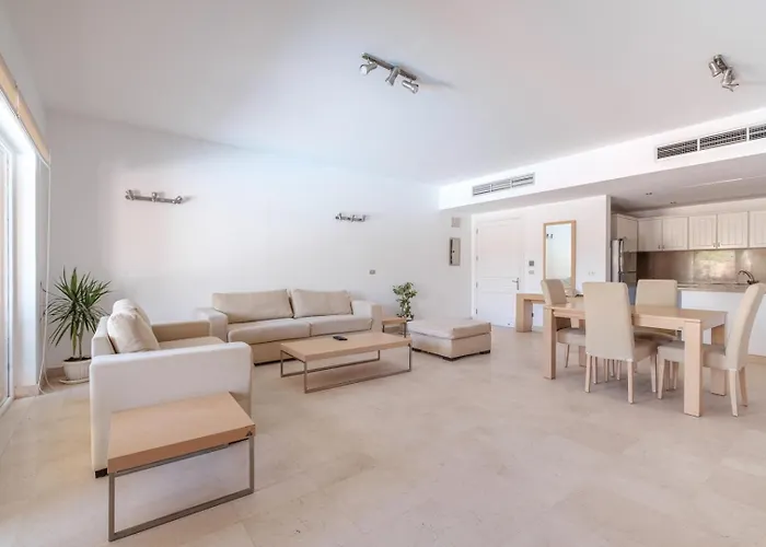 Apartment 2br New Marina Retreat • Private Pool Hurghada