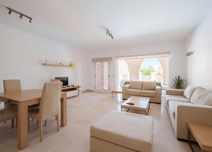 2br New Marina Retreat • Private Pool *