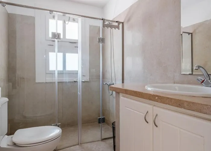 2br New Marina Retreat • Private Pool Apartment